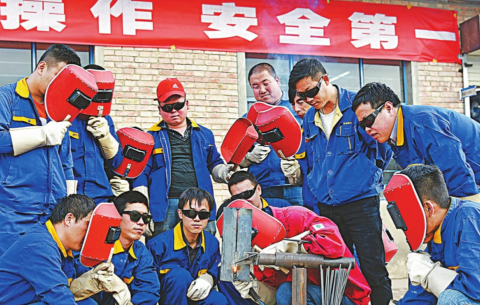 甘肃庆城：电工焊工技能培训班促精准扶贫