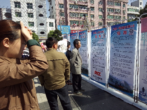 江西省铜鼓县2018年民营企业招聘周专场招聘会在西湖广场举行