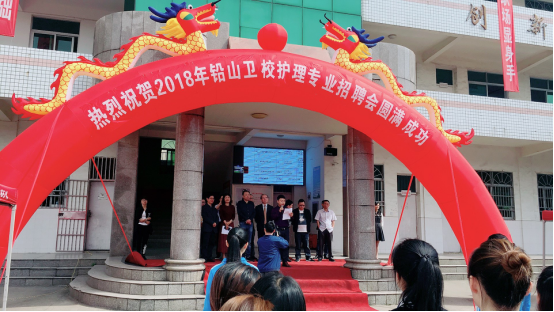 江西省铅山县“民营企业招聘周”送岗进校园 