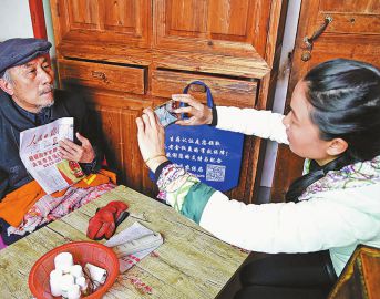 江西南丰：上门采集退休人员资格认证信息