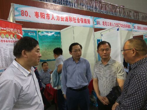 湖北省枣阳市人社局组织十余家骨干企事业单位奔赴南阳纳才引智