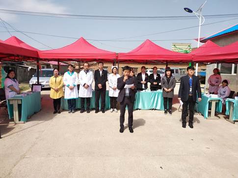 吉林省龙井市人力资源和社会保障局助力精准扶贫开展“送药下乡送健康”活动