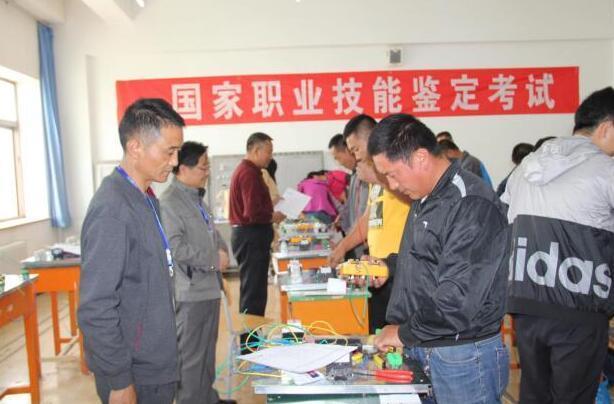 甘肃省敦煌市严把关细考核认真做好职业技能鉴定工作