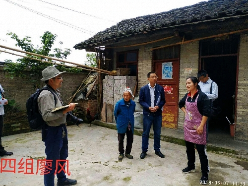 贵州省黄平县40多名革家干部回乡动员贫兄困嫂找出路