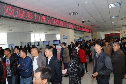 江苏省灌云县举办建档立卡低收入户劳动力就业专场招聘会 1523个就业岗位助力脱贫攻坚