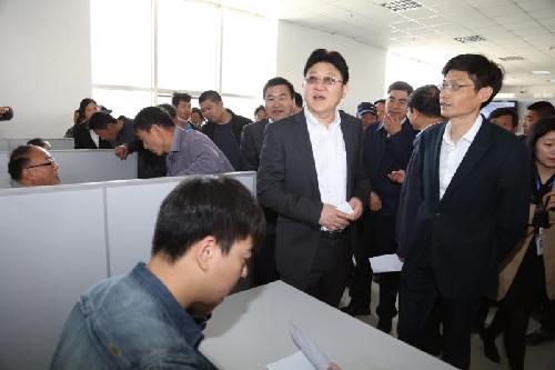 江苏省灌云县举办建档立卡低收入户劳动力就业专场招聘会 1523个就业岗位助力脱贫攻坚