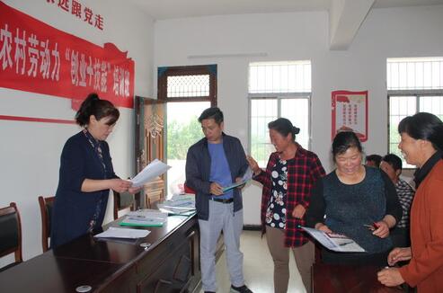 湖北枣阳：把扶贫课堂搬到田间地头