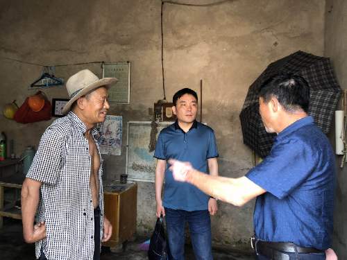 安徽界首：东城街道 融入群众，倾听民心，尽心服务——记一位扎根基层的村书记