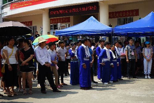 广西贺州：举办“土瑶”聚居深度贫困村就业帮扶招聘会