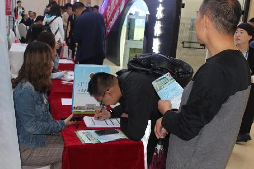 内蒙古鄂尔多斯：东胜区举办“改善就业环境营造创业氛围”2018大型人才交流会