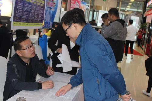 内蒙古鄂尔多斯：东胜区举办“改善就业环境营造创业氛围”2018大型人才交流会