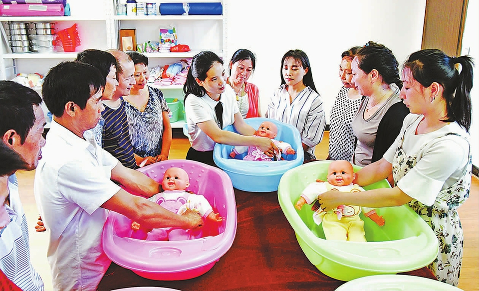 江西南丰：贫困户学技助脱贫