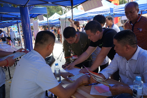 广西贺州：举办第四场“土瑶”贫困村就业帮扶专场招聘会