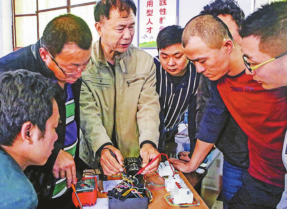 河北饶阳：免费培训促农民工掌握一技之长
