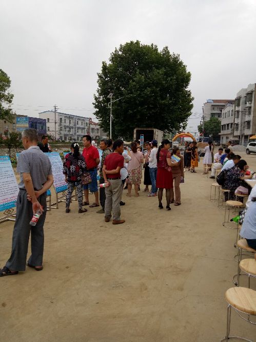 湖北汉川：扶贫专场招聘会进麻河镇送“就业套餐”