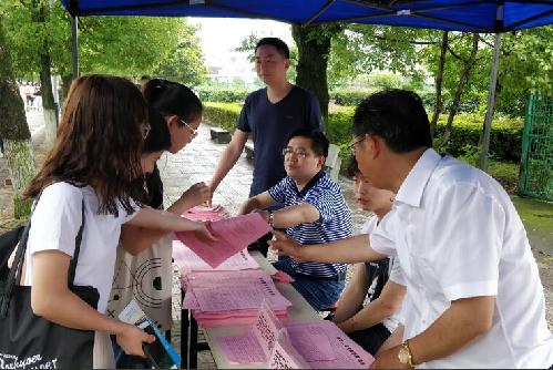 江西省萍乡市人社局组织就业创业服务进高校活动