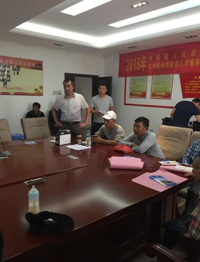 江西：吉州区就业局培训中心督导兴桥镇建档立卡贫困户开展养殖技能培训