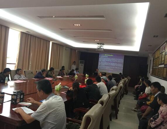 江西：吉州区就业局培训中心督导兴桥镇建档立卡贫困户开展养殖技能培训