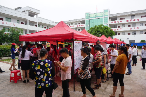 江西于都：乡镇片区招聘会——岗位送到家门口