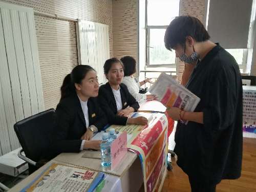 内蒙古鄂尔多斯：东胜区2018年“扶贫助贫 扶智强志”大型人才交流会