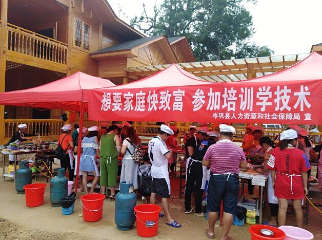 贵州岑巩：2018年上半年1515名建档立卡贫困劳动力参加技能培训
