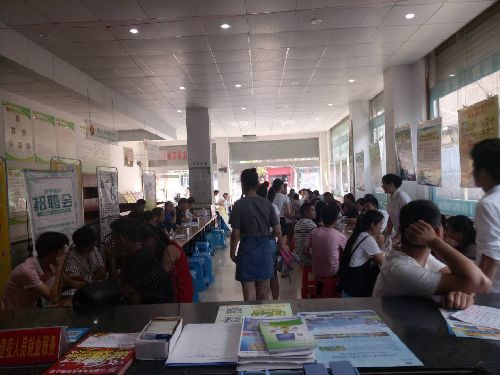 江西会昌：夏季招聘助力企业纳贤 促进百姓就业