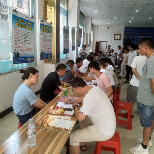 江西会昌：夏季招聘助力企业纳贤 促进百姓就业