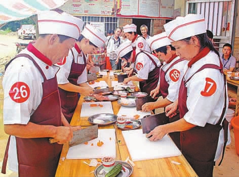 广西全州县左江村贫困人员在家门口参加技能考试