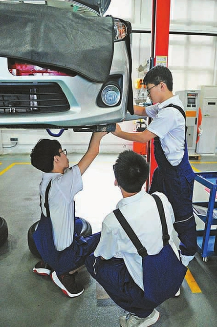 感受技工教育蓬勃发展氛围——技校基层行活动掠影