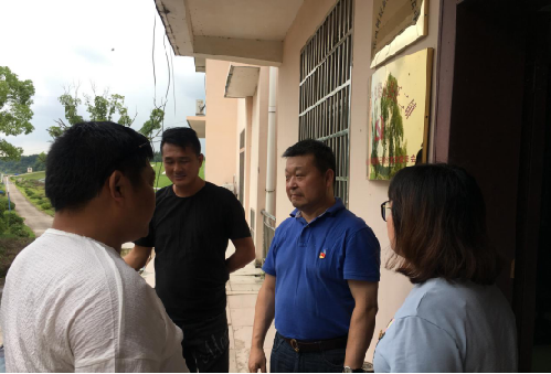 就业扶贫铺就“脱贫路” 扶贫车间架起“脱贫桥”——江西省铅山县就业局送政策进村入企