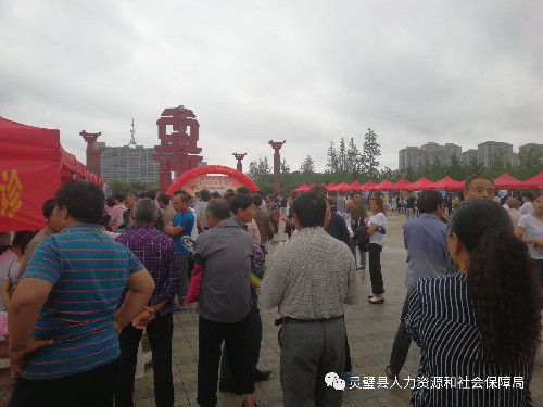 风里雨里，岗位等你——安徽省灵璧县举办大型贫困劳动者专场招聘会