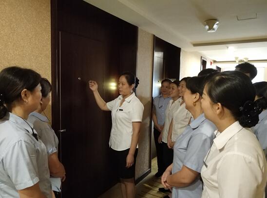 江西崇义：举办客房服务员技能培训班