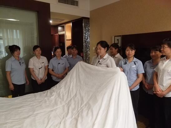 江西崇义：举办客房服务员技能培训班