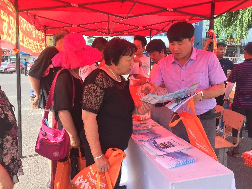 吉林省龙井市人社局开展“送岗促就业，助企促发展”专场招聘会活动