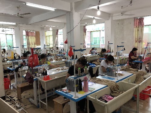 江西于都：就近就业，扶贫车间展风采