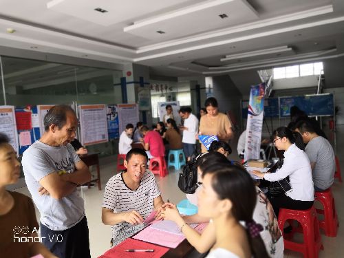 江西省宜丰县劳动就业局“月招聘会”让找工作不再烦恼