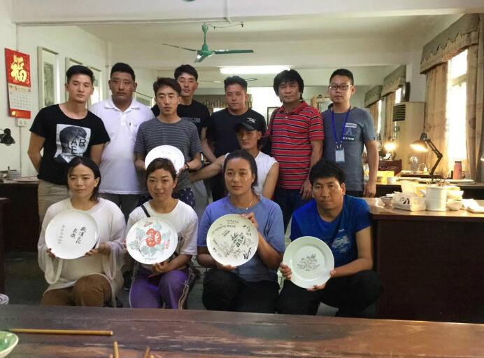广东援助林芝市第二期漆画工艺与室内装饰设计技能培训班在林芝举行开班仪式