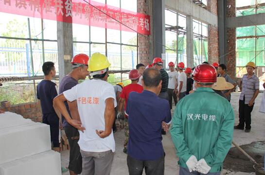 一技在手 脱贫无忧——江西省信州区91名贫困劳动力参加砌筑工考评