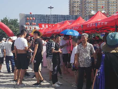 辽宁省凌源市劳动就业局成功举办凤来雁归 对口帮扶 就业扶贫人才招聘会