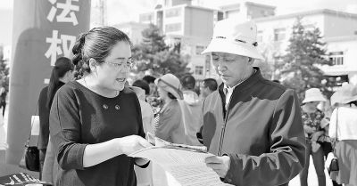 甘肃民乐：社保宣传进广场