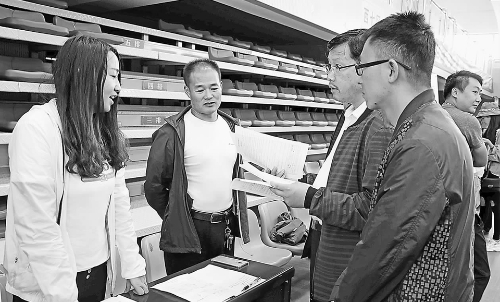 招聘会现场 招聘会现场