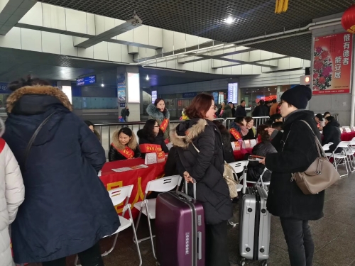 2月13日，南京市火车站南广场春风行动招聘会现场
