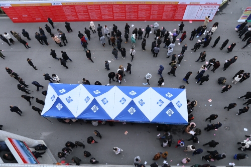 图为：泰兴市2019年新春人才招聘会暨人才交流洽谈会现场4