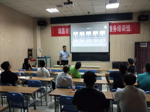 创在九江双创大赛瑞昌参赛项目正在进行赛前培训