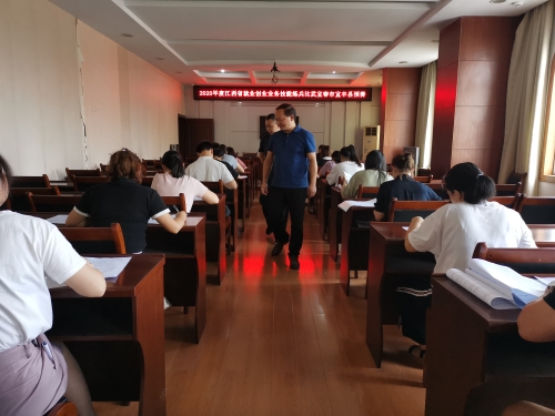 宜丰县人社局局长易志华亲临比赛现场督导