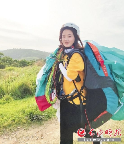 从软糯护士小姐姐到硬核“空中飞人”，这360度超广角的转变，谭凤丹说，中间只不过隔着两个字——兴趣。均为受访者供图