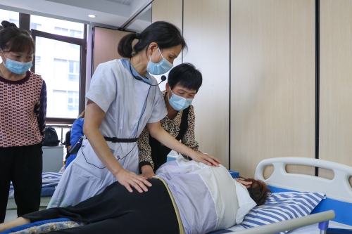 虹口养老照护师家政劳务品牌照片5