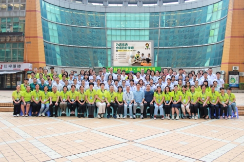 3、好邦伲办公人员合影