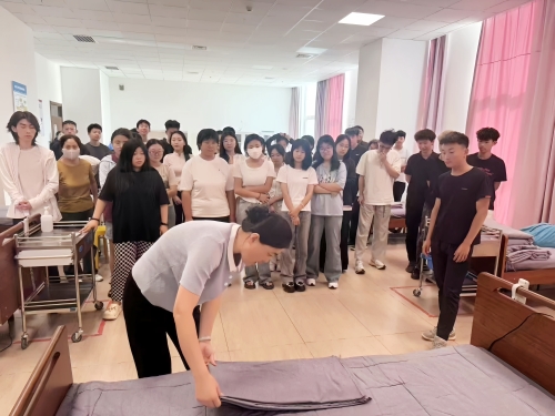 智慧居护理师+家政劳务品牌照片4