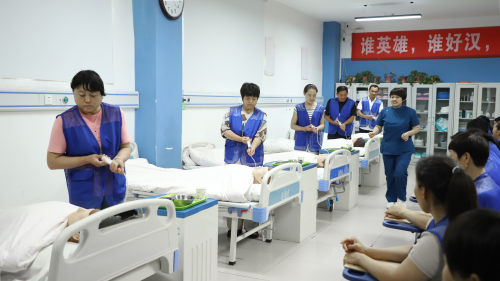 “三力护工”家政劳务品牌照片05